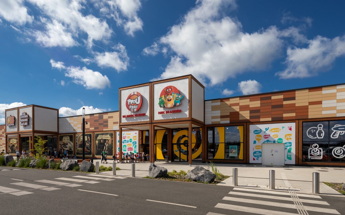 Rénovation façade Auchan Roncq avec Bardage Argeton