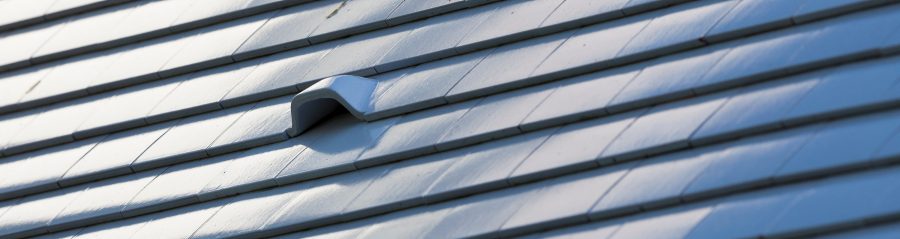 Villa la Huttière en tuile plate 301 blanc émaillé