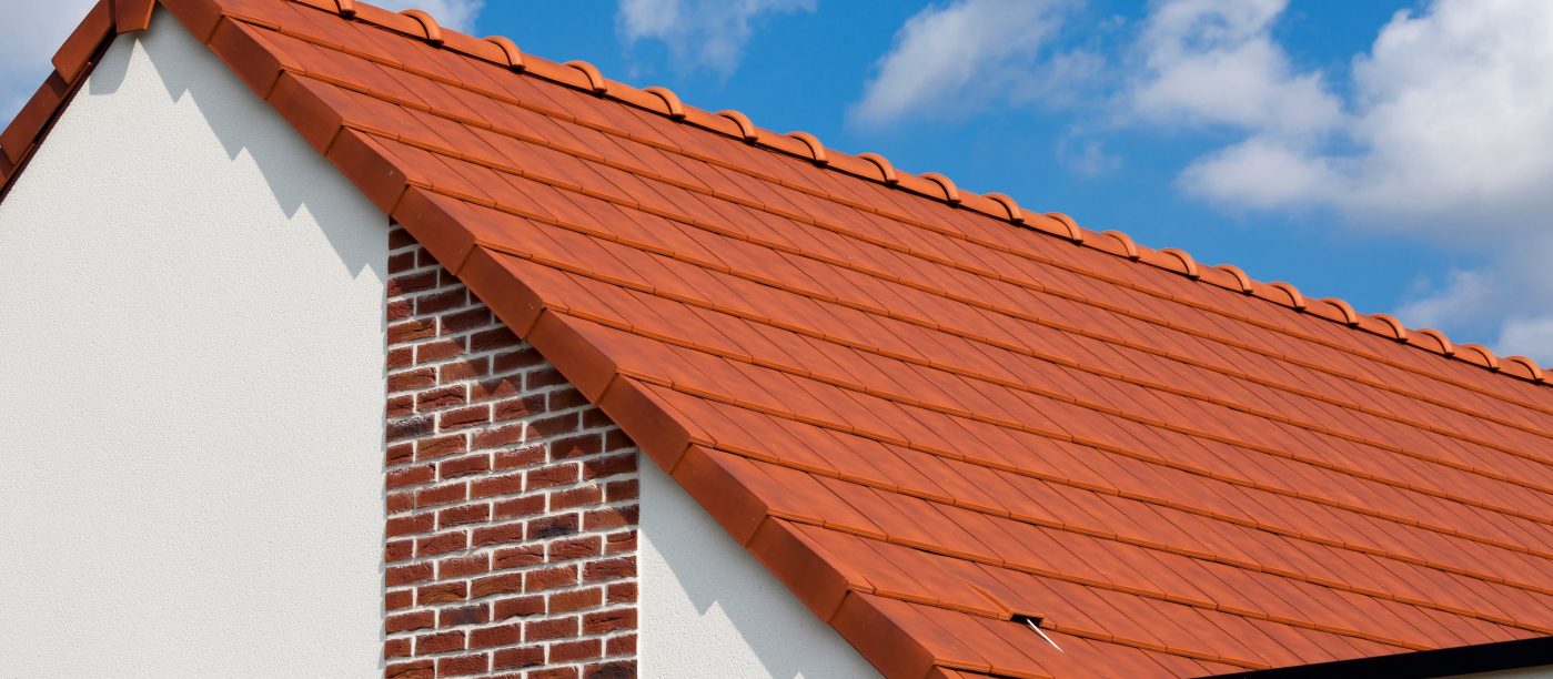 Maison individuelle avec uniquement un rez-de-chaussée. Logement situé dans le nord de la France, à 62610 Lourches. Tuiles Nueva rouge.