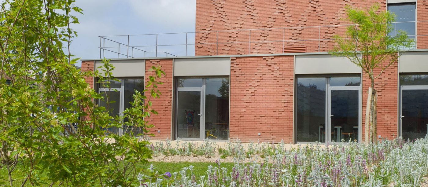 Maison des solidarités de 1 127 m2. 32 rue Jean Rebour, 60000 BEAUVAIS. Brique Terca Ligne Lisse Unie Baccarat.
