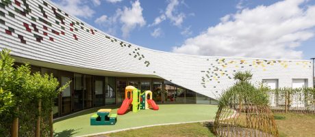 Crèche Simone de Beauvoir à Liévin, bardage tuiles émaillées Aléonard