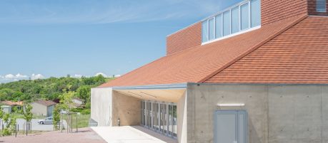 Espace socio-culturel à Venerque, tuile Terreal Rully teinte Vieilli Bourgogne