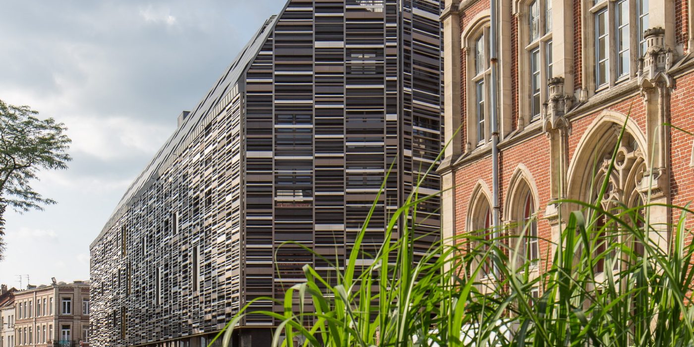 Bâtiment terminé Bâtiment de l'université rénové pour une réhabilitation thermique. Le Rizomm sera producteur, auto-consommateur et fournisseur en énergie. Bâtiment de 6500 m2. Cette rénovation est le premier projet franÃ§ais financé par le dispositif conÃ§u en lien avec la Banque Européenne dâ€™Investissement (BEI), la Commission européenne (CE) et le programme européen LIFE.