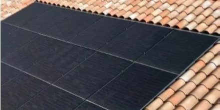 panneaux solaires toit terre cuite