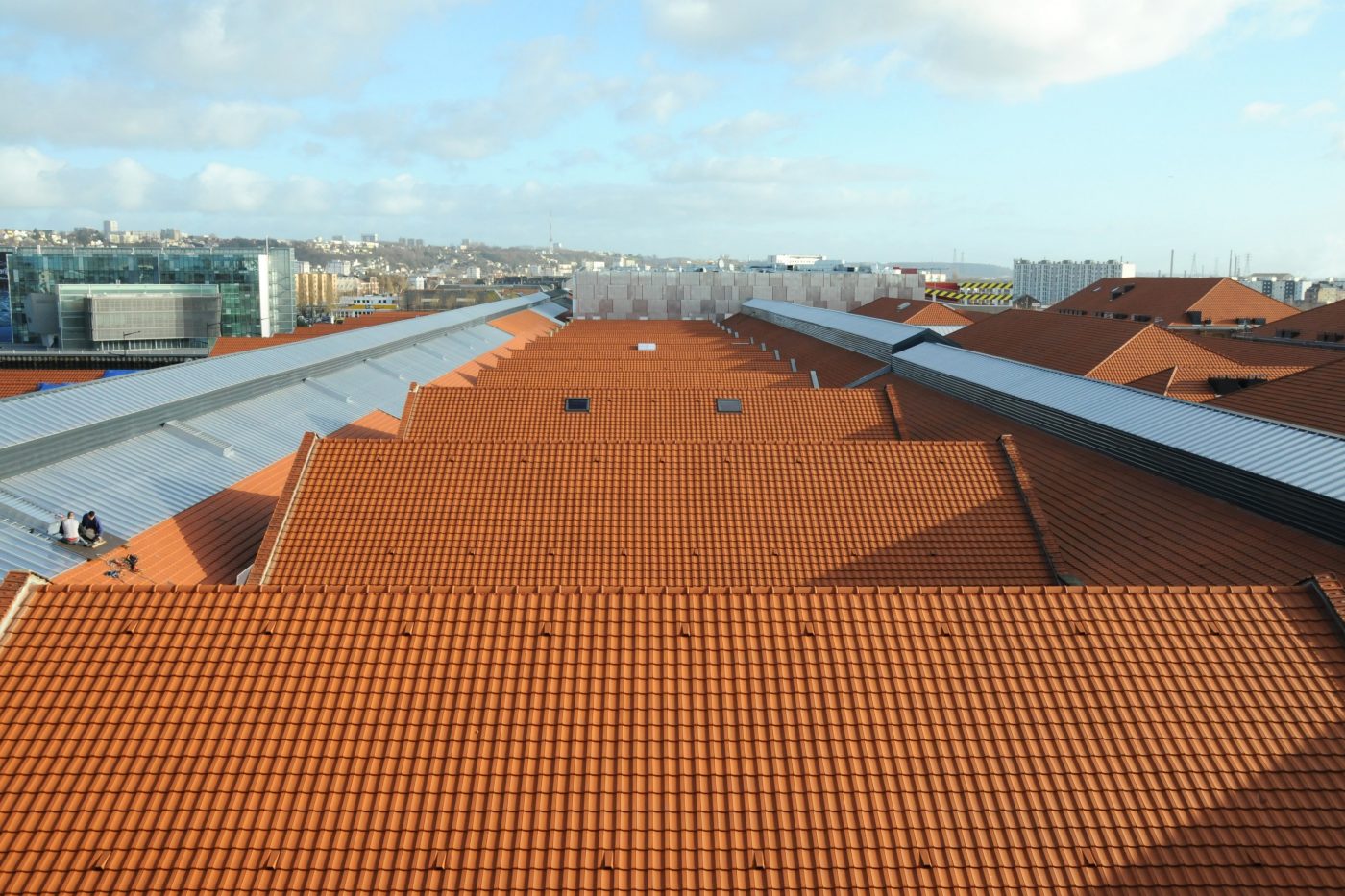 Commerce au Havre réalisé avec des tuiles Santenay rouge