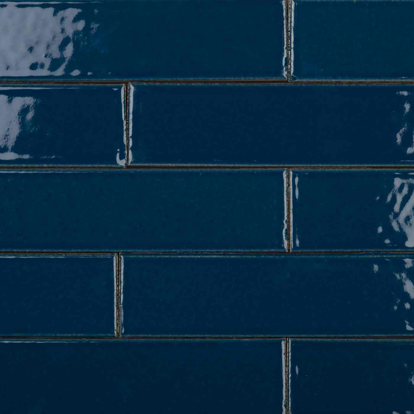 Plaquettes émaillées collées épiderme lisse bleu petrole