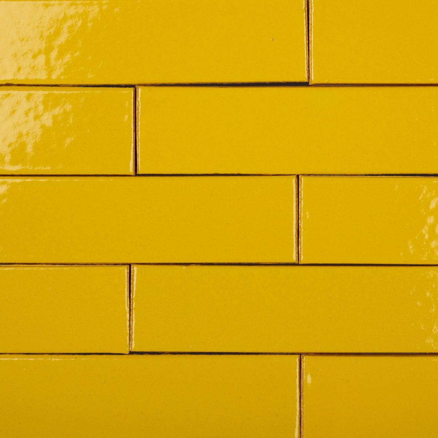 Plaquettes émaillées collées épiderme lisse jaune