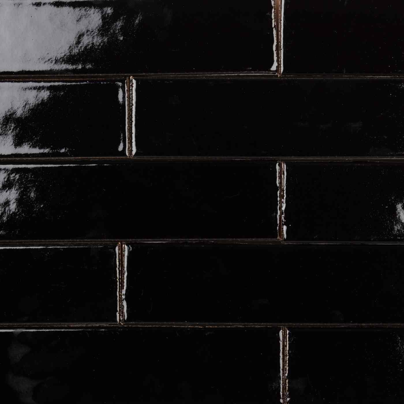 Plaquettes émaillées collées épiderme lisse noir brillant