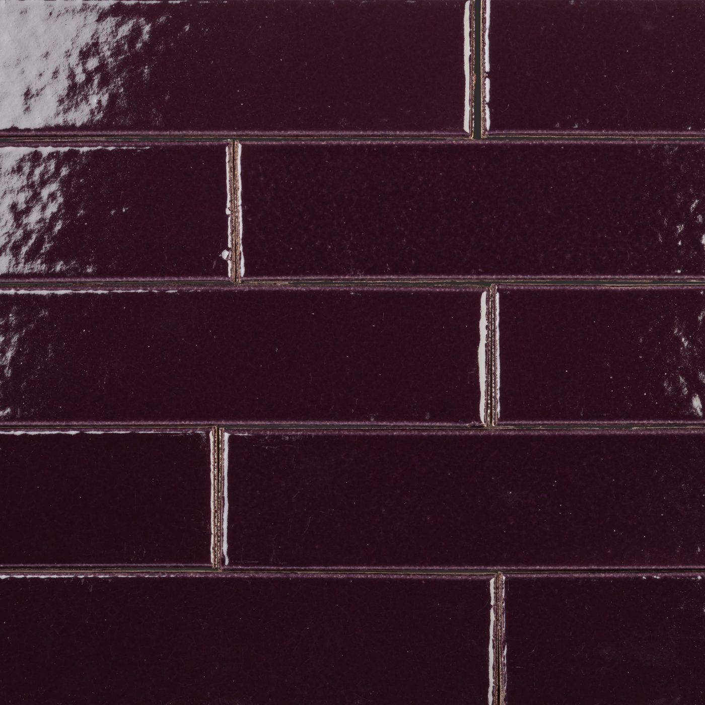 Plaquettes émaillées collées épiderme lisse violet