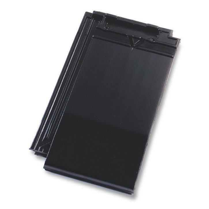 Single product shot of a Datura Mat Zwart geglazuurd roof tile
