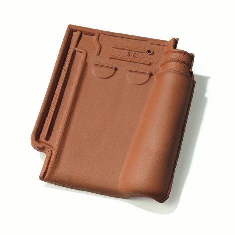 Single product shot of a Stormpan 993 Natuurrood roof tile